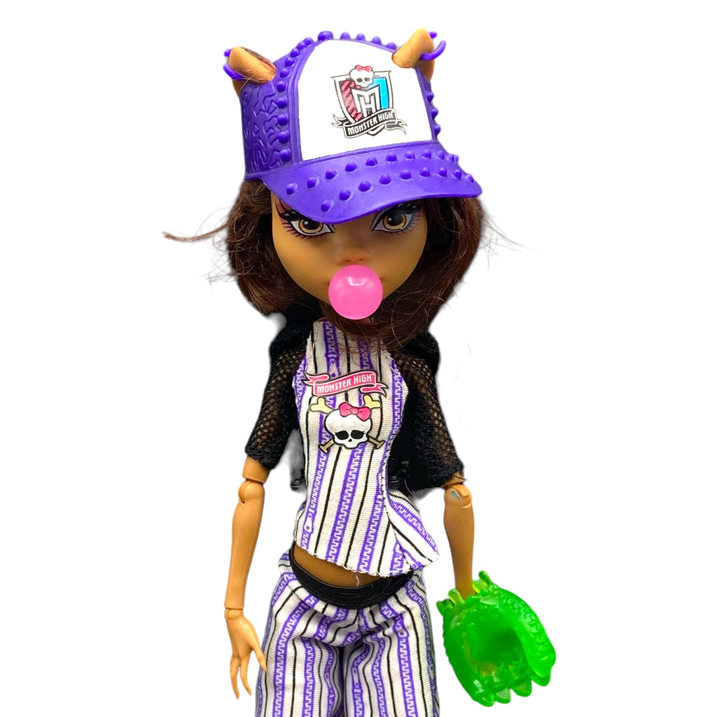 Monster High Ghoul Sports Clawdeen Wolf nukke ja teline